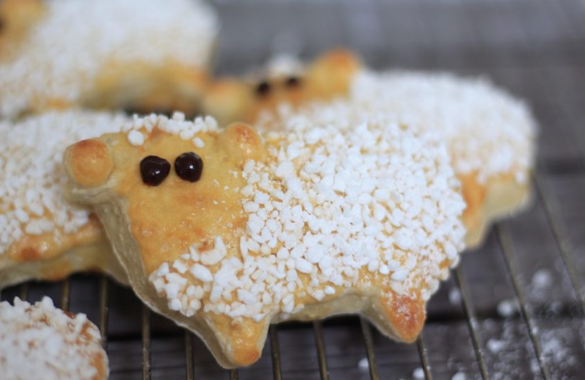 Hefeteig-Osterlämmchen
